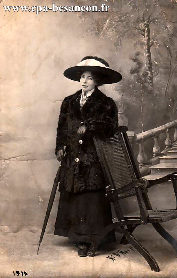 BESANÇON - Femme à chapeau - 1912